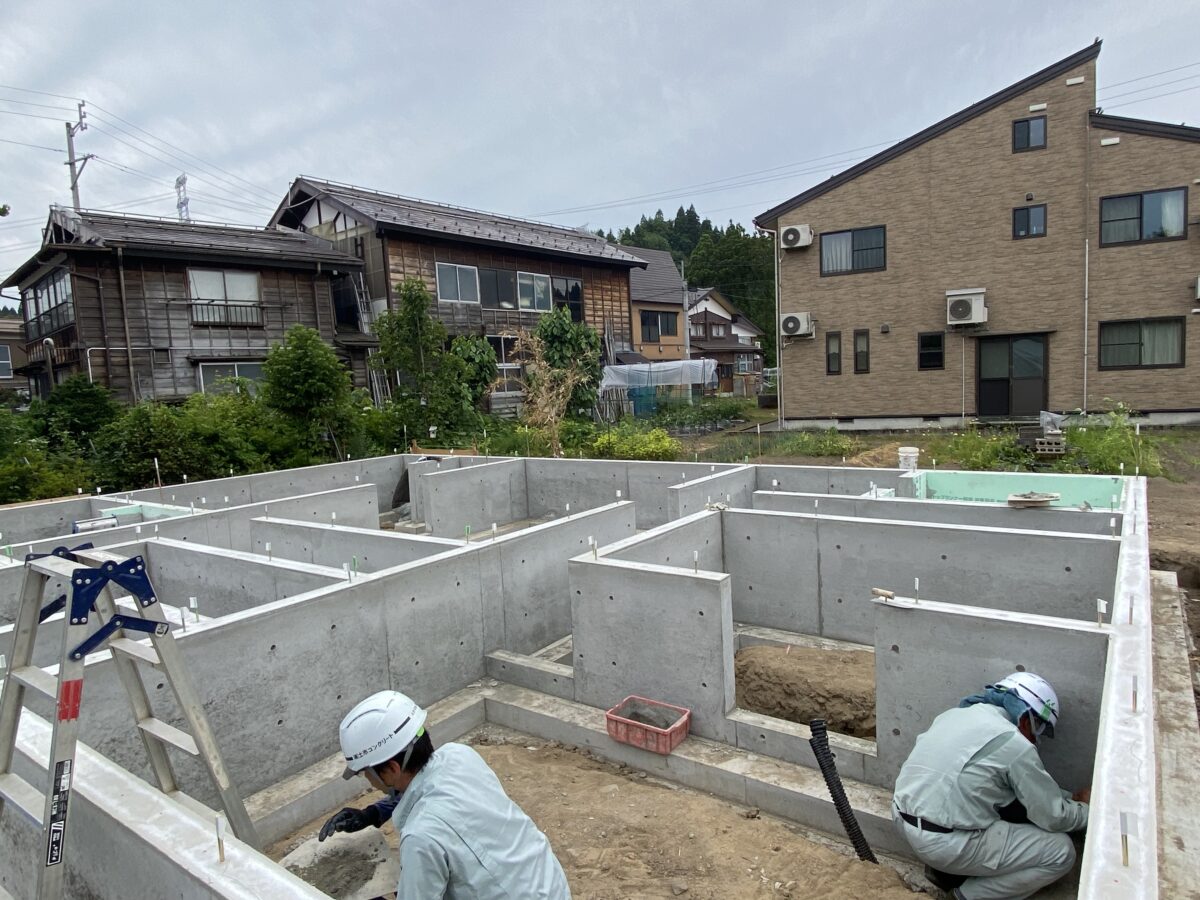コンクリートは急激に乾かすな！水をかける理由とは？ | 十日町市で新築・注文住宅・リフォームなら水落住建